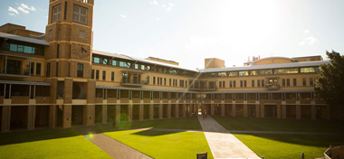 新南威尔士大学